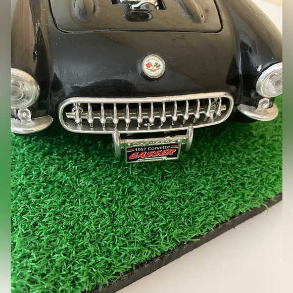 Road Legends 1957 Chevrolet Corvette Gasser 1:18 Diecast Car Black Hot Rod Flame - Picture 4 of 14